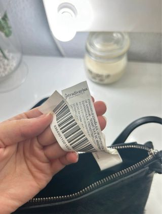 Bolso peludo negro de Stradivarius