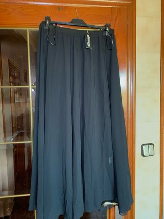 Falda larga negra