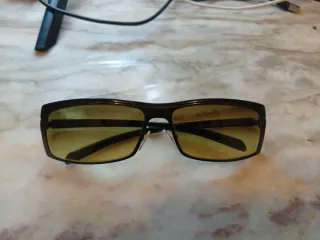 Gafas de sol Gucci negras y amarillas