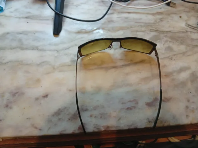 Gafas de sol Gucci negras y amarillas