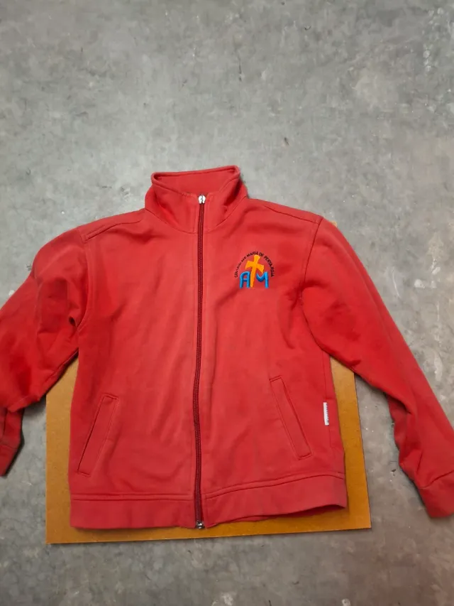 Chaqueta roja uniforme colegio AM