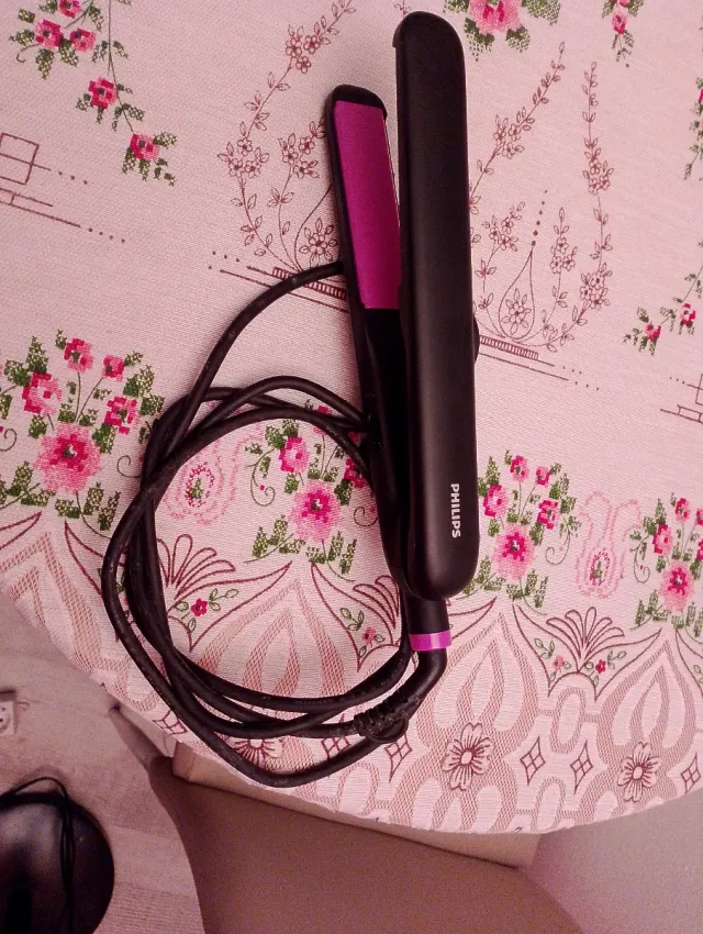Plancha de pelo Philips negra y rosa