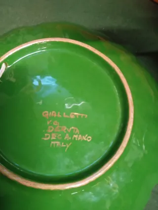 Brocca e piatto decorati floreali