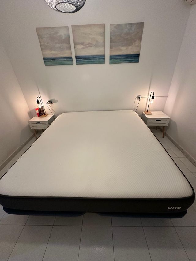 cama: Colchón de tela + base en buen estado