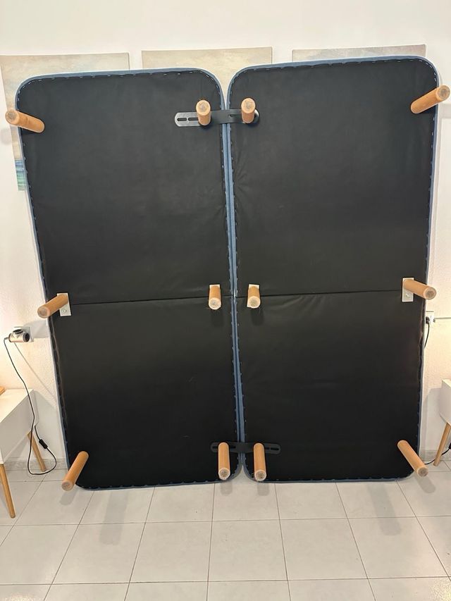 cama: Colchón de tela + base en buen estado