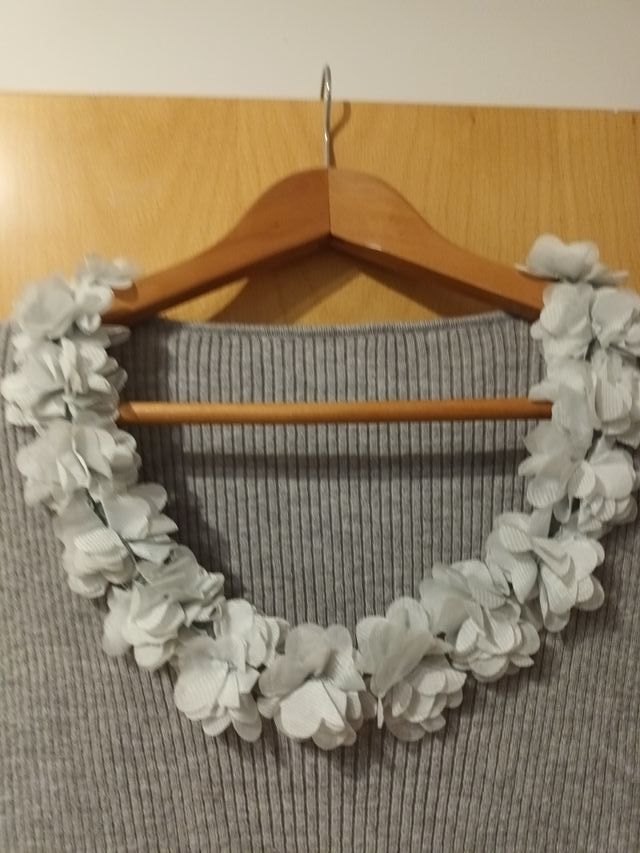 Jersey gris con flores