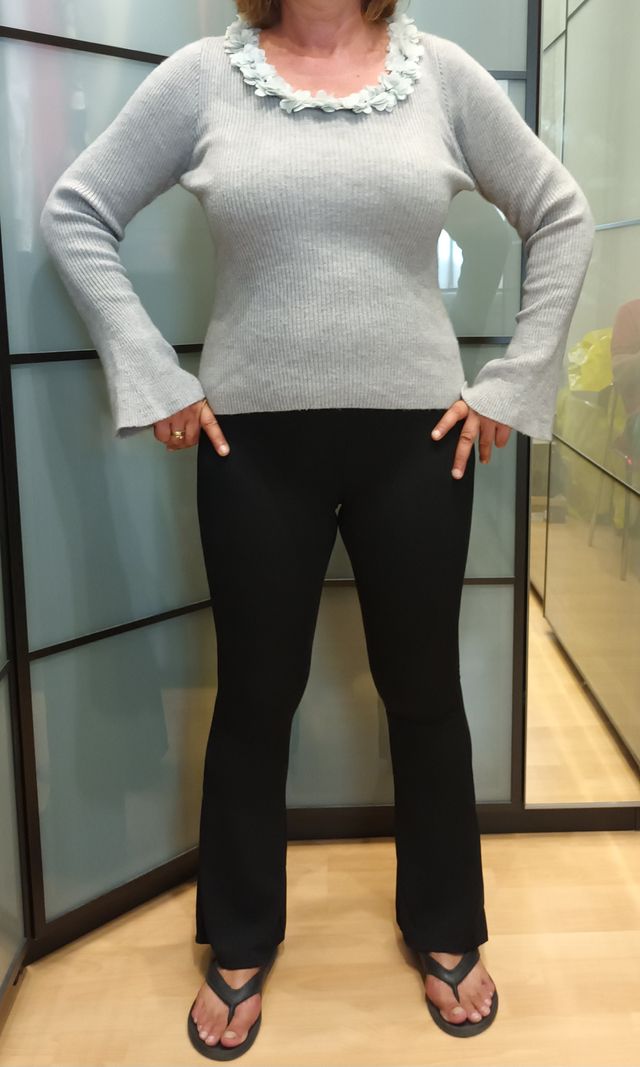 Jersey gris con flores