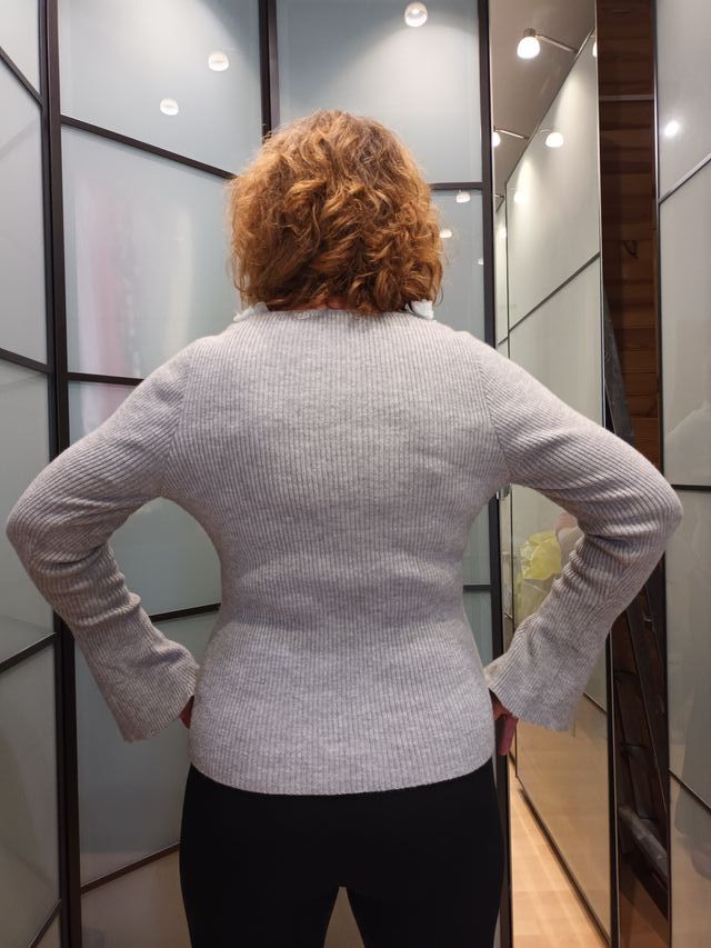 Jersey gris con flores