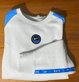 Conjunto deportivo Nike blanco y azul