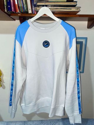 Conjunto deportivo Nike blanco y azul