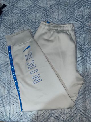 Conjunto deportivo Nike blanco y azul