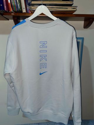 Conjunto deportivo Nike blanco y azul