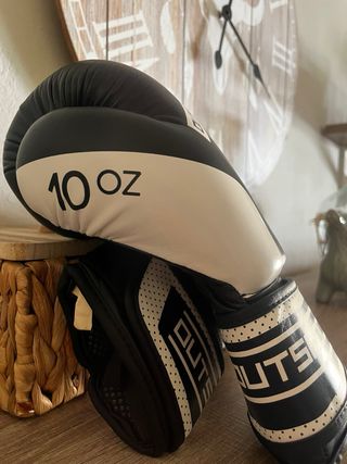Guantes de Boxeo Outshock Negros y Blancos