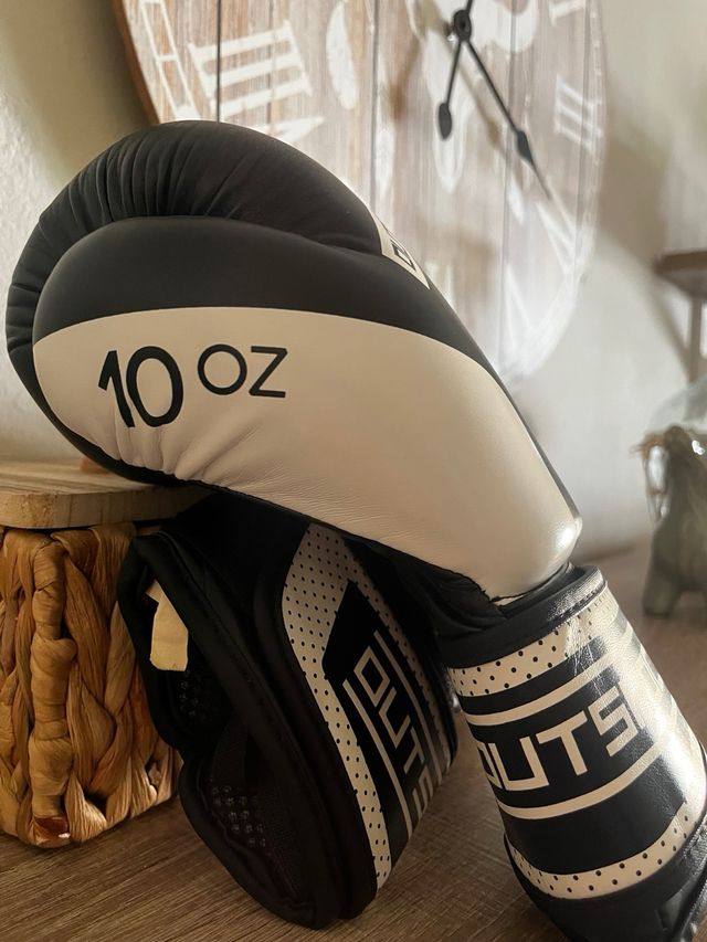 Guantes de Boxeo Outshock Negros y Blancos