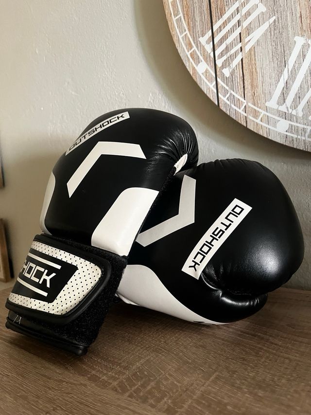 Guantes de Boxeo Outshock Negros y Blancos