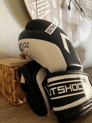 Guantes de Boxeo Outshock Negros y Blancos