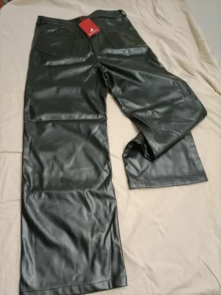 Pantalones de piel negro