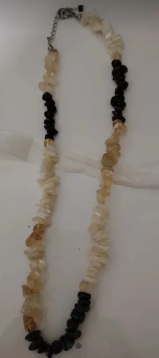 Collana pietre bianche e gialle