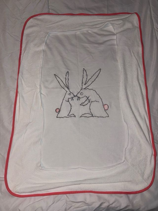 Funda cambiador IKEA con conejitos