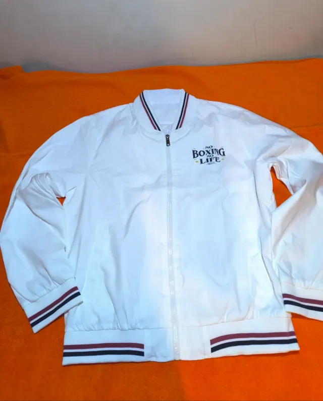 Chaqueta deportiva blanca