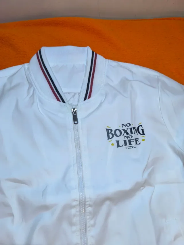 Chaqueta deportiva blanca