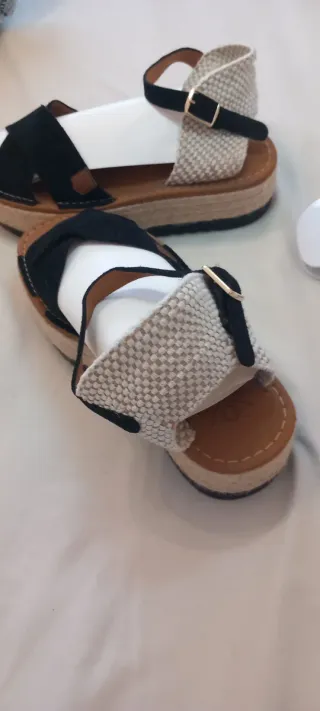 Sandalias Popa negras y crema Talla 36