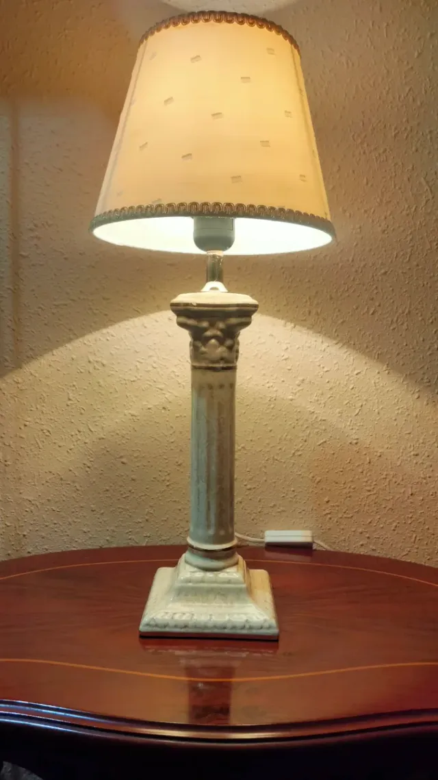 SPLENDIDA LAMPADA DA TAVOLO COLONNA ROMANA ORO