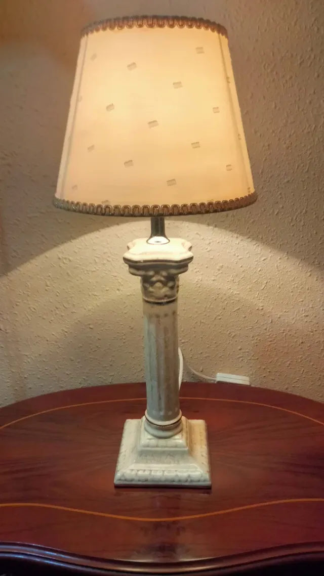 SPLENDIDA LAMPADA DA TAVOLO COLONNA ROMANA ORO