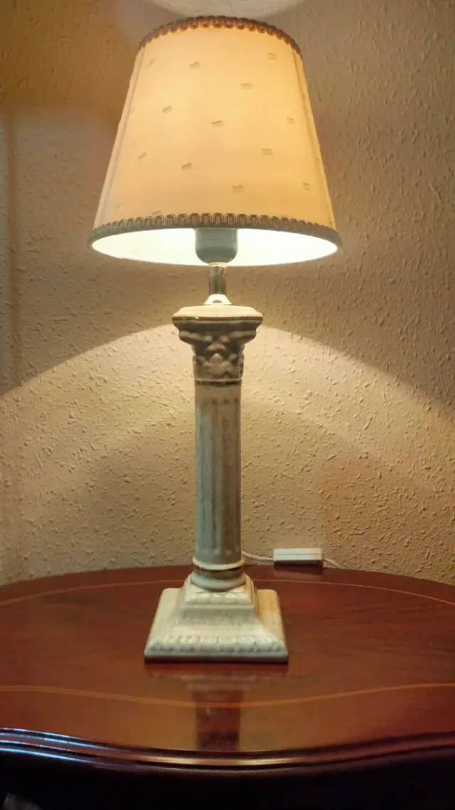 SPLENDIDA LAMPADA DA TAVOLO COLONNA ROMANA ORO