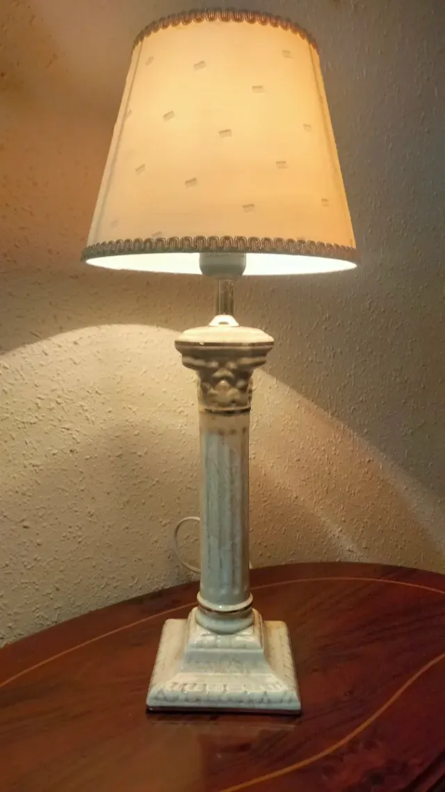 SPLENDIDA LAMPADA DA TAVOLO COLONNA ROMANA ORO