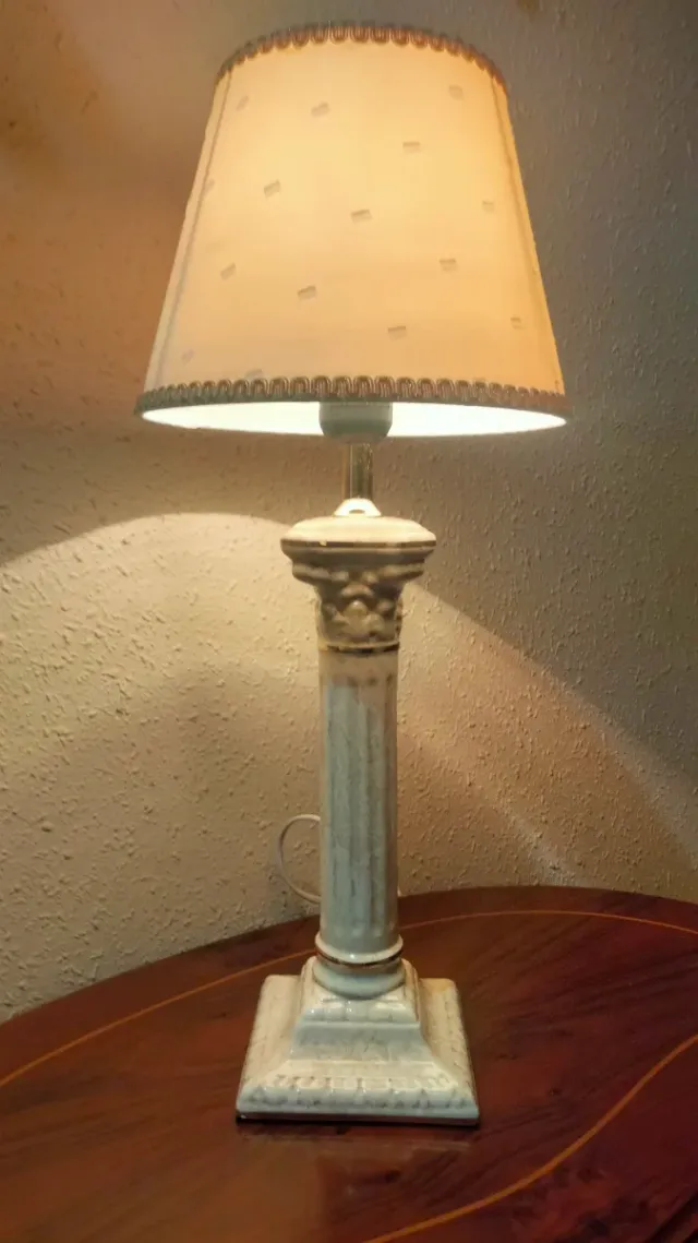 SPLENDIDA LAMPADA DA TAVOLO COLONNA ROMANA ORO