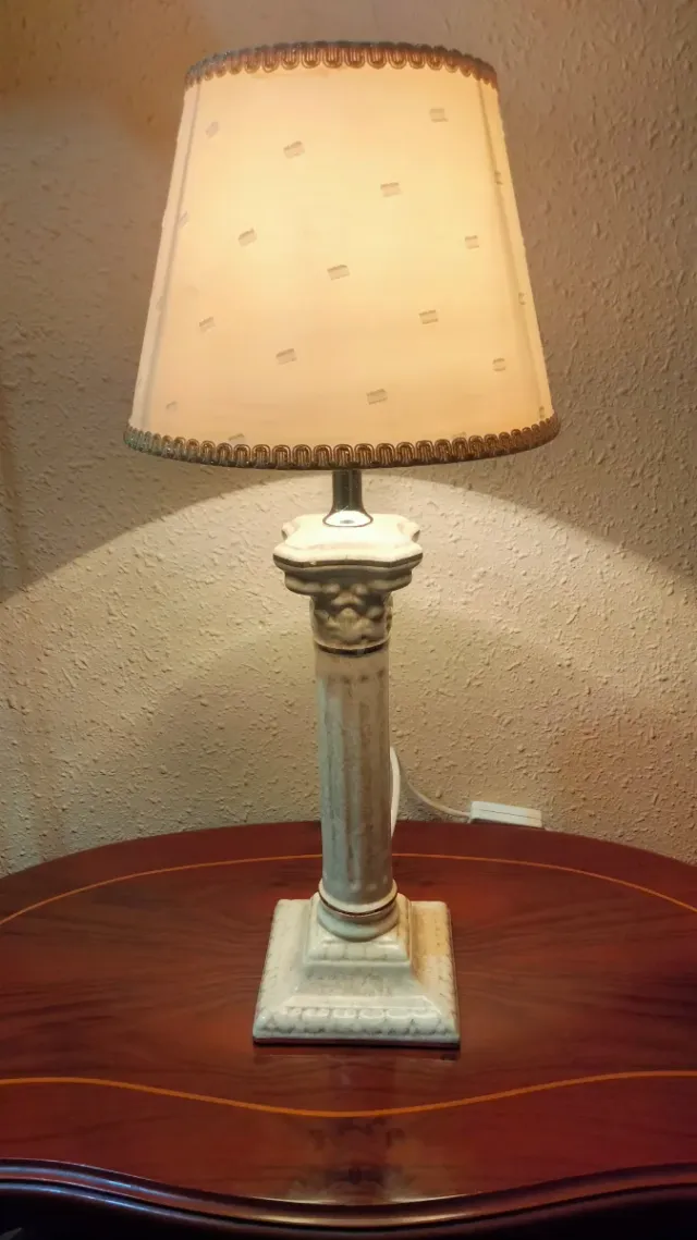 SPLENDIDA LAMPADA DA TAVOLO COLONNA ROMANA ORO