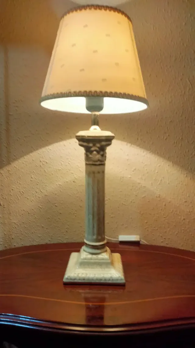 SPLENDIDA LAMPADA DA TAVOLO COLONNA ROMANA ORO