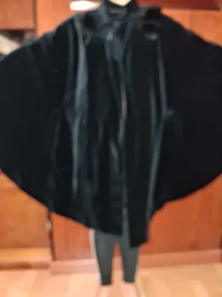 Capa Terciopelo Negra con Bolsillos