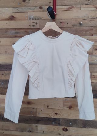 Blusa beige con volantes