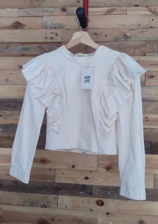 Blusa beige con volantes