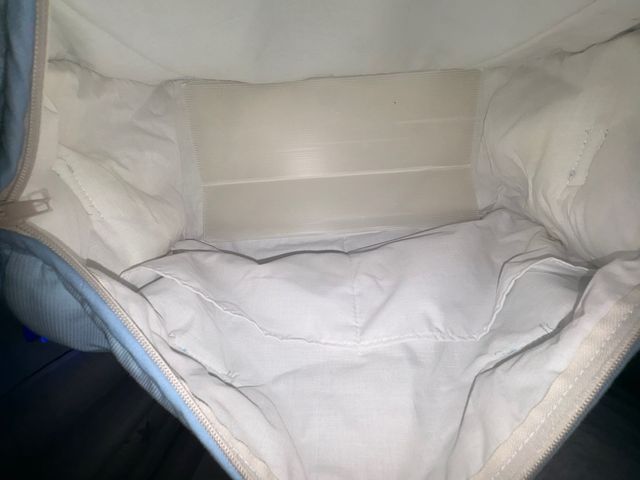 Bolsa de bebé azul y blanca