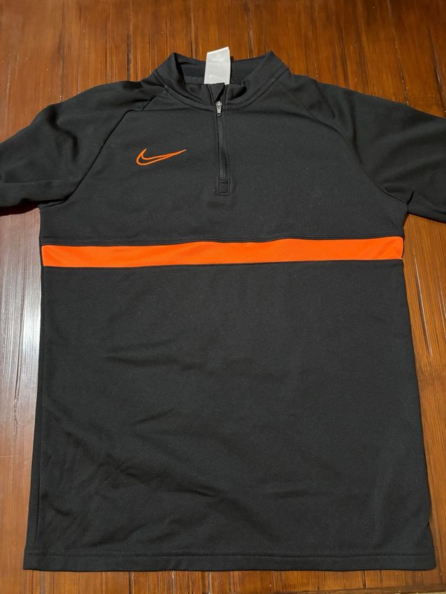 Sudadera Nike niño negra y naranja