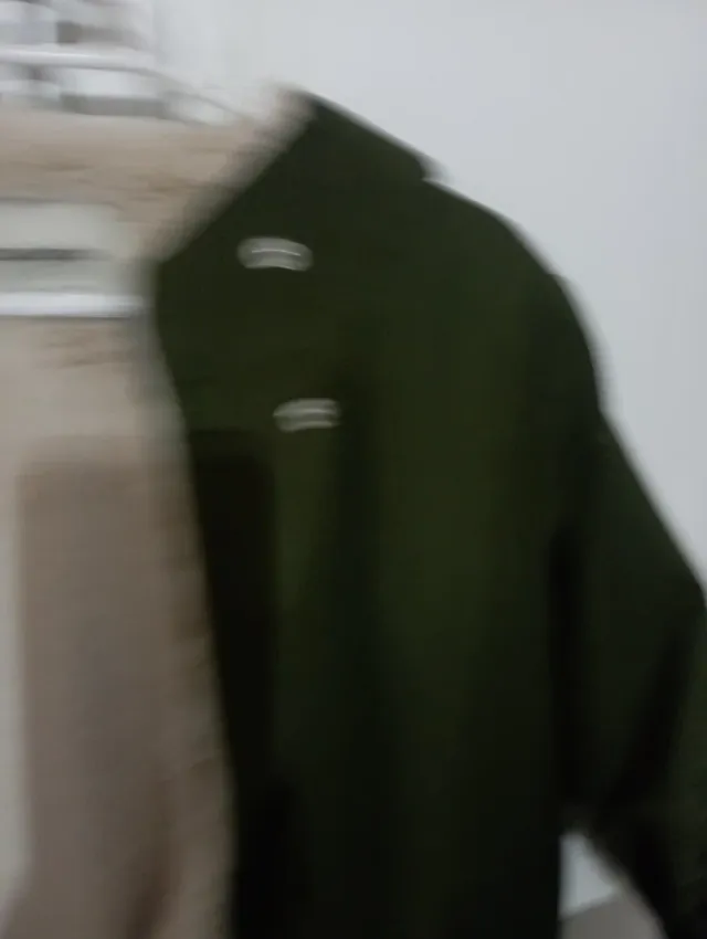 Abrigo Stradivarius verde con borreguillo