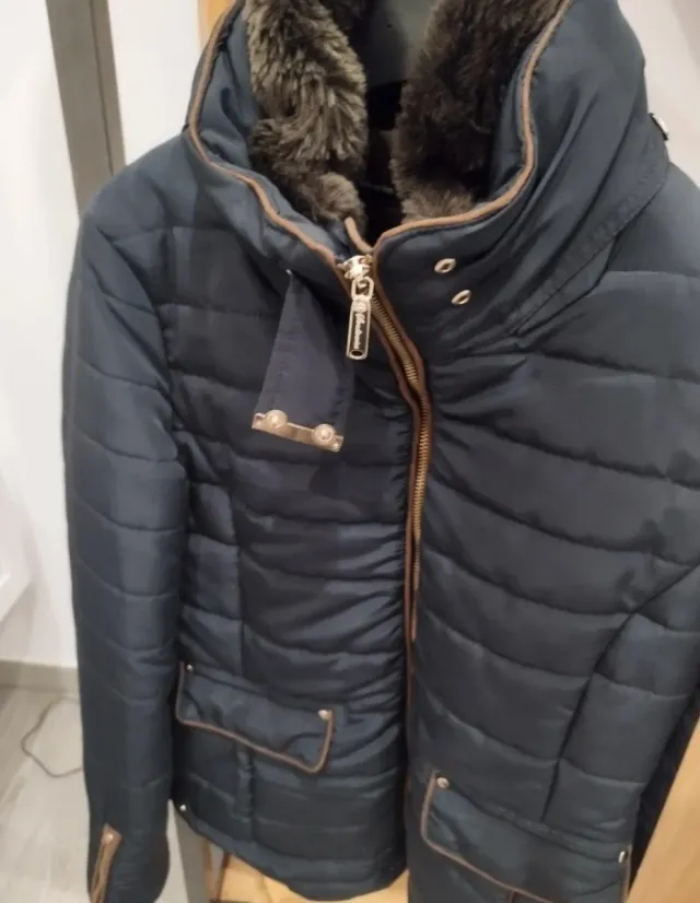 Chaqueta Stradivarius acolchada azul M