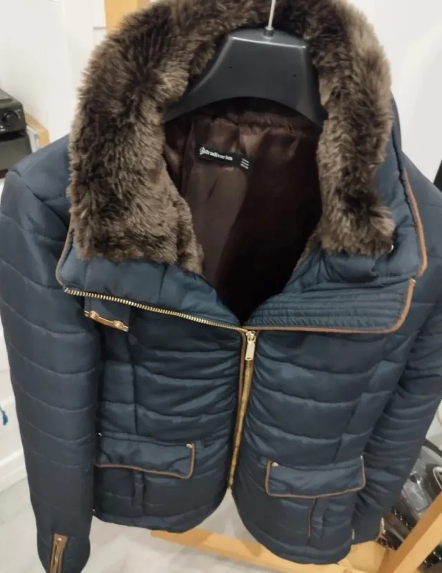 Chaqueta Stradivarius acolchada azul M