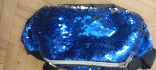 Bolso riñonera lentejuelas azul y plata para niña