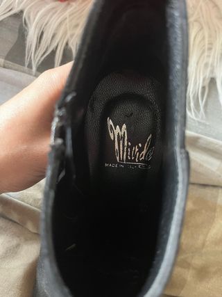 Stivaletti neri scamosciati