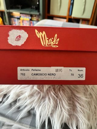 Stivaletti neri scamosciati