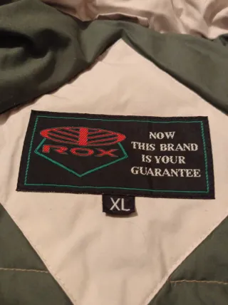 Anorarc de color beige tengo dos uno XL y otro M