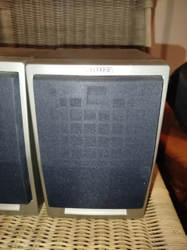 Altavoces Aiwa Plata y Negro