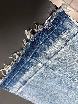 Jeans acampanados deshilachados