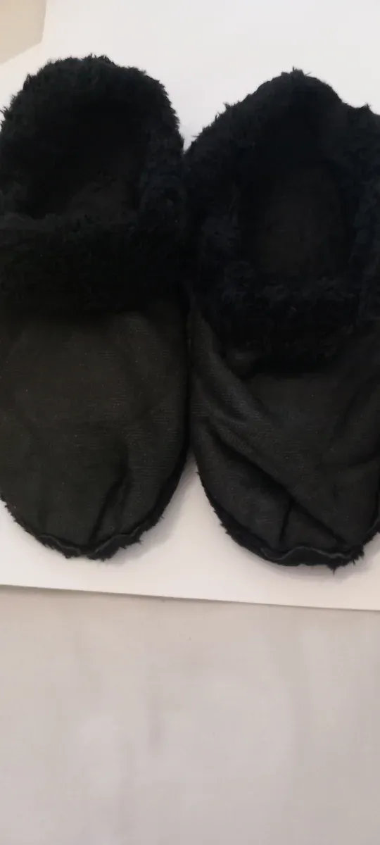Zuecos forro polar negros