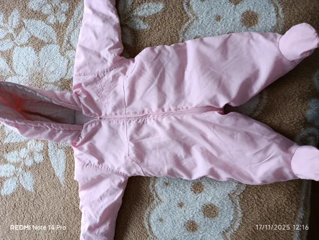 Mono invierno bebé rosa