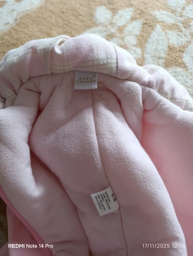 Mono invierno bebé rosa